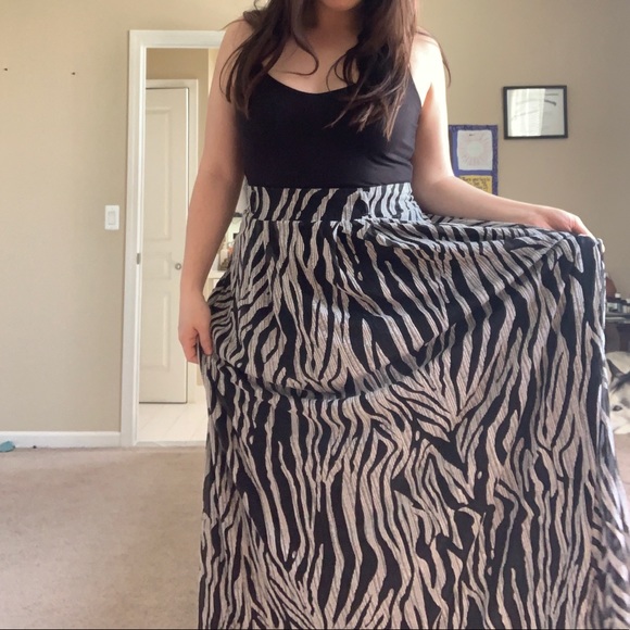 Beautiful high waisted maxi skirt - Picture 7 of 8